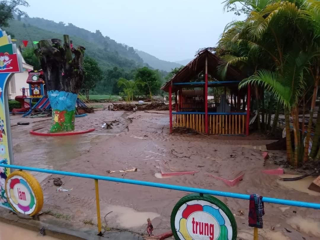 Một điểm trường bị ảnh hưởng lũ ống nên chưa thể khai giảng năm mới theo kế hoạch.