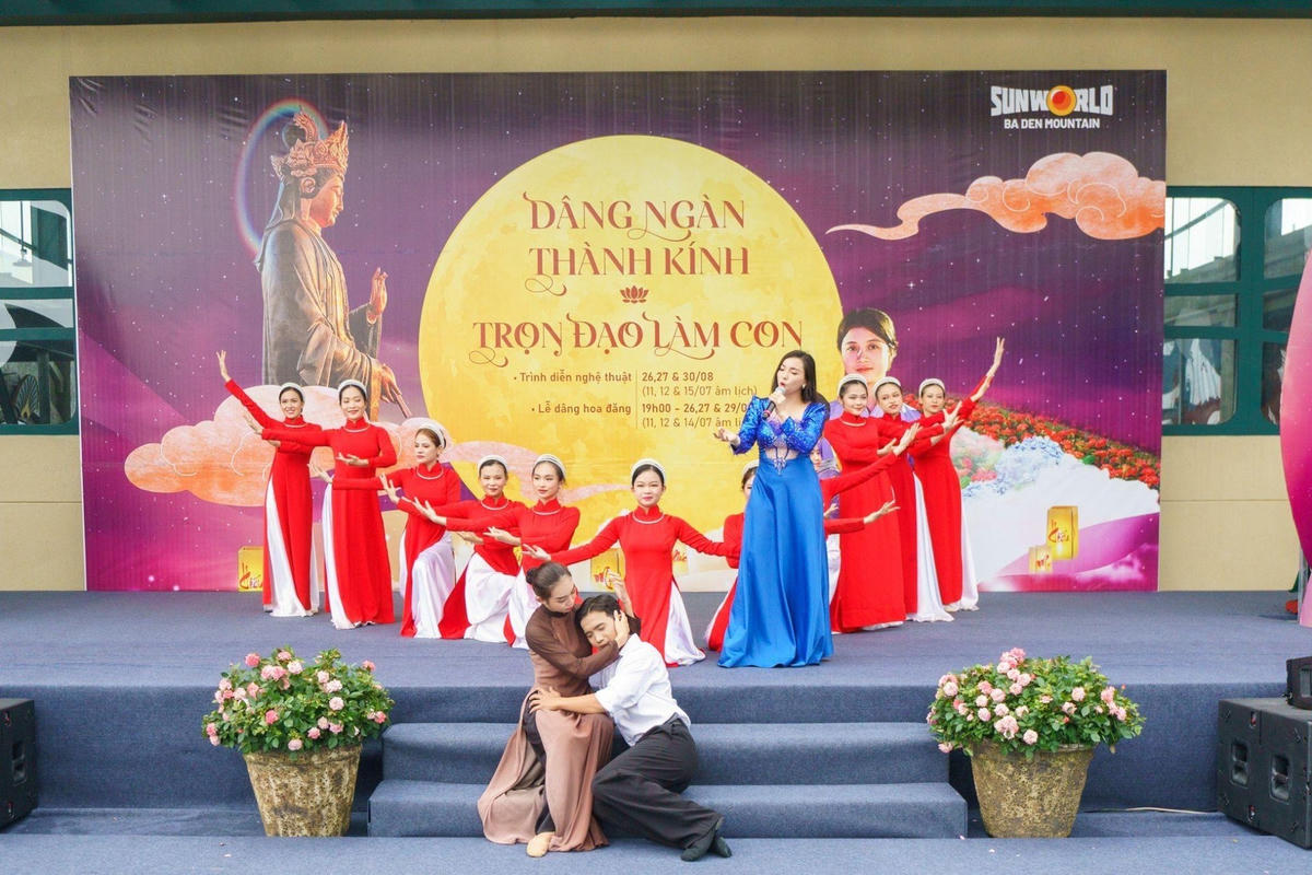 Những khoảnh khắc xúc động trong ngày đầu tiên của chuỗi hoạt động mừng mùa Vu Lan tại núi Bà Đen