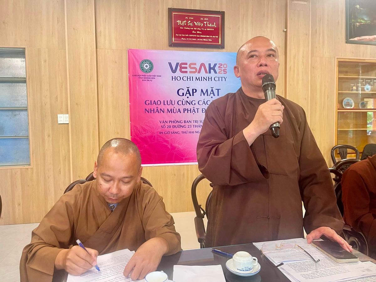 Thượng tọa Thích Thiện Phước, Phó Ban thưa Chánh Thơ ký Ban Trị sự Giáo hội Phật giáo Việt Nam tỉnh Khánh Hòa thông tin về các sự kiện chính trong dịp mừng Đại lễ Vesak năm 2025 tại Khánh Hòaaù