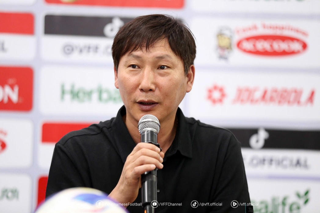 HLV Kim Sang Sik. Ảnh: VFF.