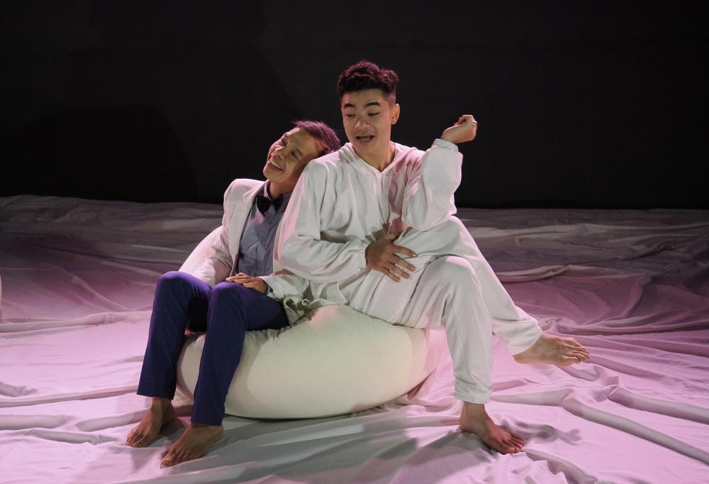 "Búp bê" là câu chuyện ẩn dụ rất độc đáo, vừa đời thường vừa mang tính giả định.  