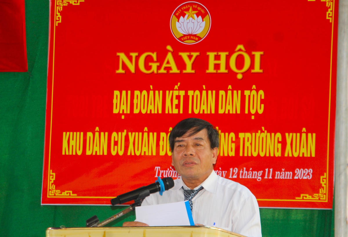 Ông Trần Đình Hơn, Trưởng Ban công tác Mặt trận khối phố Xuân Đông phát biểu tại Ngày hội.
