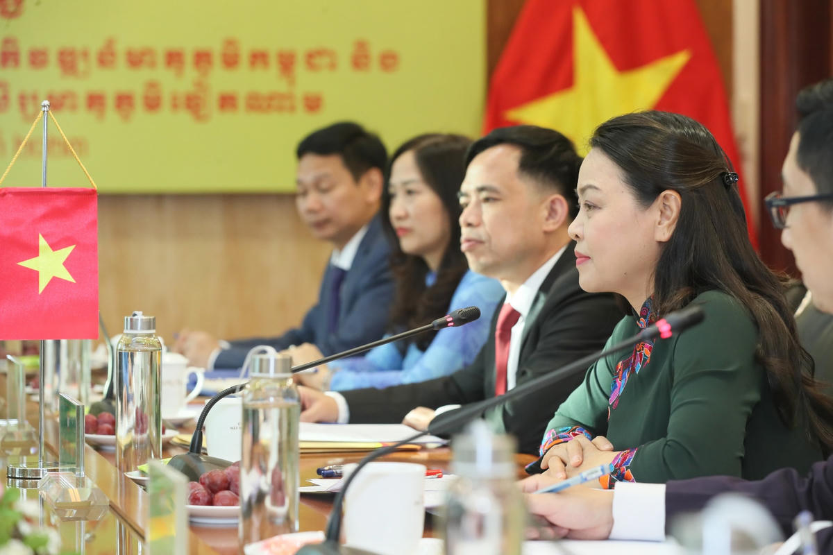 Hội đàm giữa Đoàn đại biểu UBTƯ MTTQ Việt Nam với Đoàn đại biểu Hội đồng Quốc gia Mặt trận Đoàn kết Phát triển Tổ quốc Campuchia
