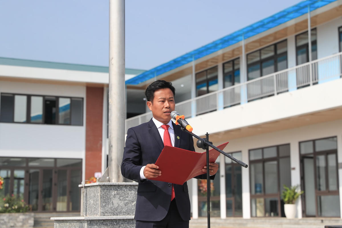 Giám đốc Đại học Quốc gia Hà Nội Lê Quân phát biểu tại Lễ Chào cờ đầu tiên của Đại học Quốc gia Hà Nội tại Khu Đô thị đại học Hòa Lạc.