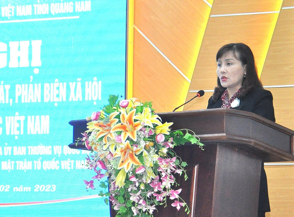 Bà Nguyễn Thị Ngọc Ánh phát biểu ý kiến tại Hội nghị.