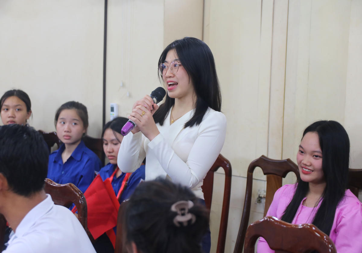 [Ảnh] Đoàn đại biểu Trường song ngữ Lào - Việt Nam Nguyễn Du thăm Trường Hữu Nghị 80 