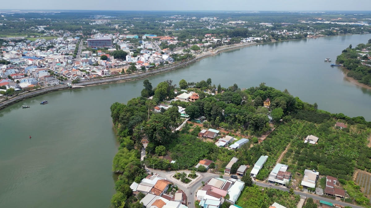 Một góc Thành phố Tân Uyên bên sông Đồng Nai.