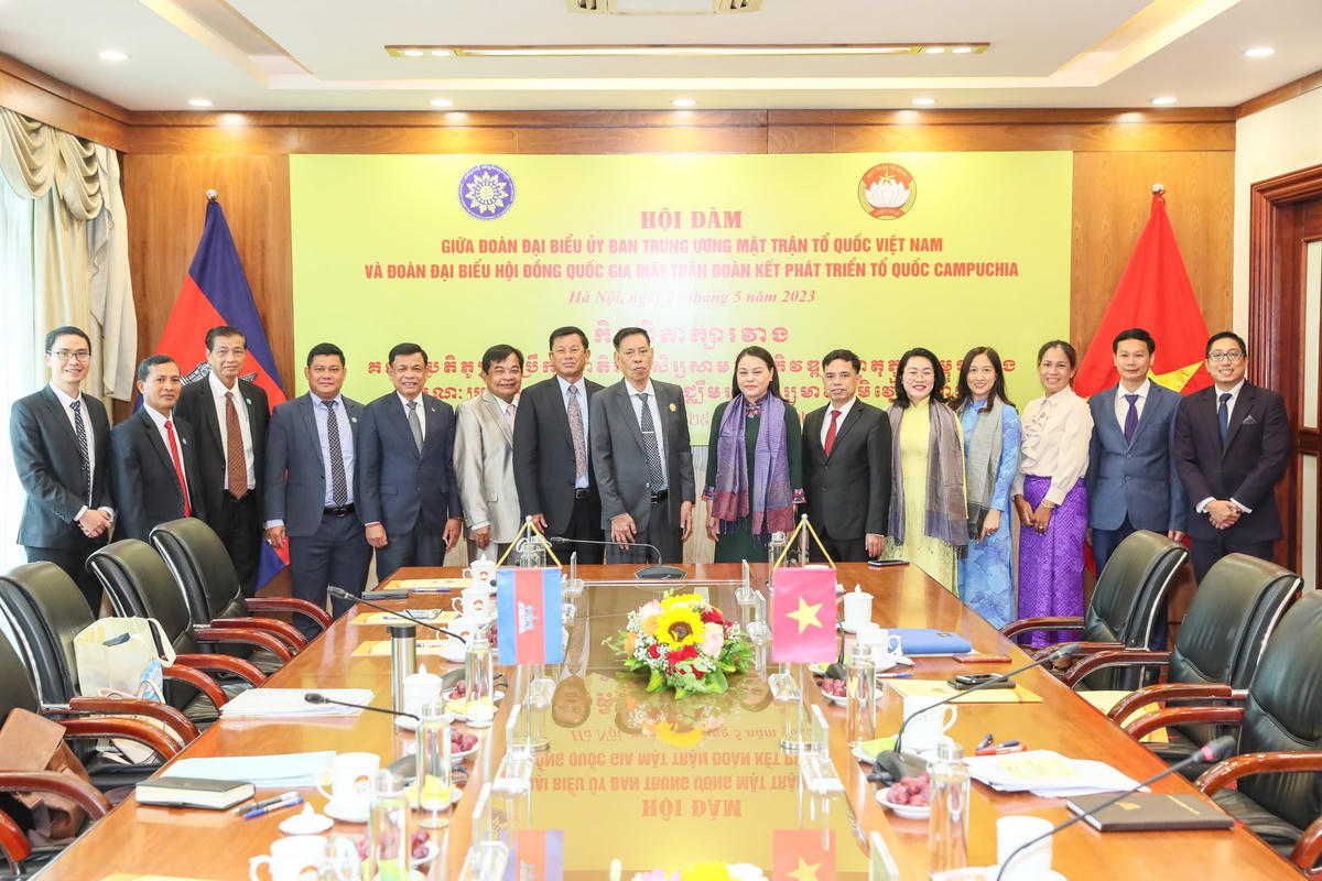 Hội đàm giữa Đoàn đại biểu UBTƯ MTTQ Việt Nam với Đoàn đại biểu Hội đồng Quốc gia Mặt trận Đoàn kết Phát triển Tổ quốc Campuchia. Ảnh: Quang Vinh.
