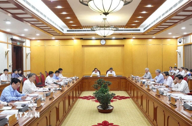 ttxvn-bo-chinh-tri-ban-bi-thu-hop-trien-khai-thuc-hien-sap-xep-to-chuc-bo-may-cua-he-thong-chinh-tri-8010181.jpg