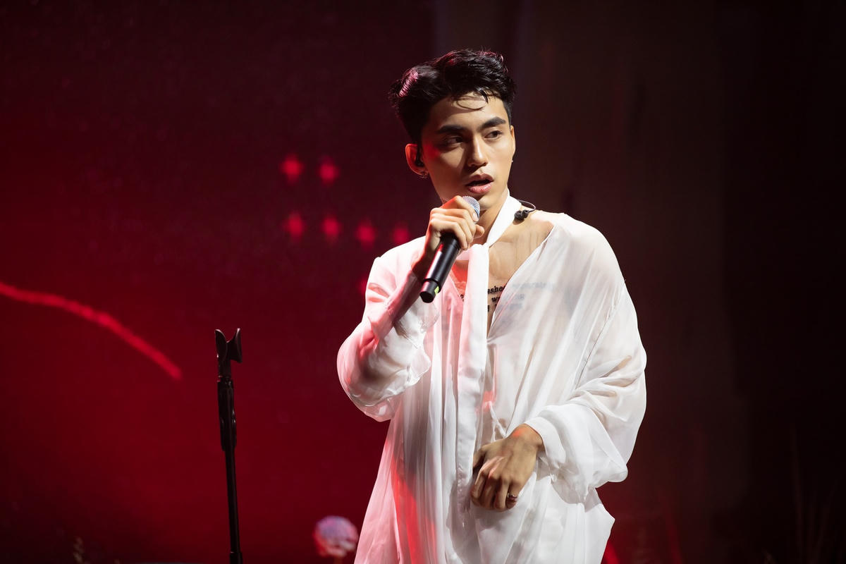 Dù chỉ mới "debut" nhưng MONO là nam ca sĩ được yêu thích nhất. 