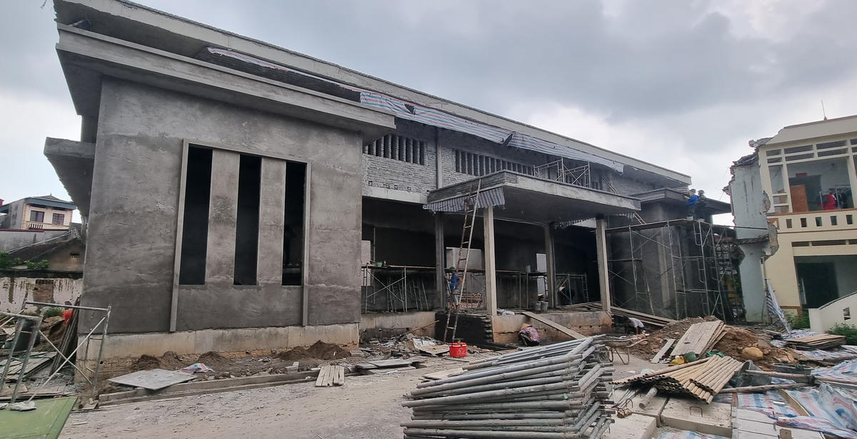 Gói thầu “Xây lắp, thiết bị công trình thuộc dự án Nhà văn hóa phường Đa Mai, thành phố Bắc Giang, tỉnh Bắc Giang” đang trong quá trình thi công. Ảnh: Nam Anh.