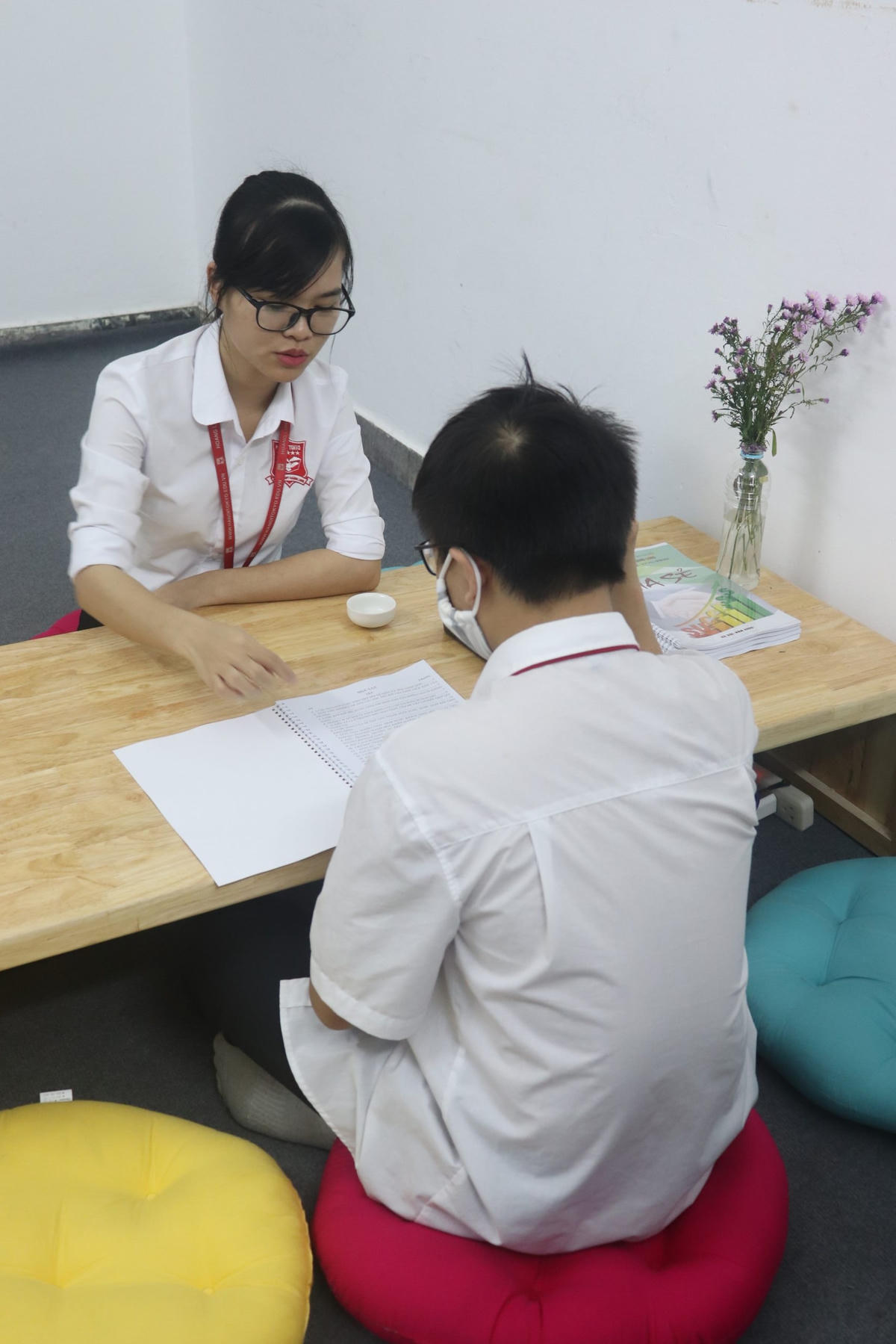 Không gian thân thiện, gần gũi tại phòng tư vấn tâm lý học đường Trường THPT Hoàng Long (Hà Nội). Ảnh minh họa.