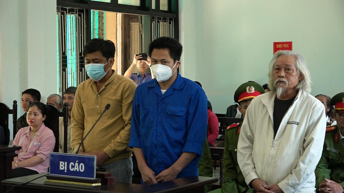 Các bị cáo tại phiên toà. Ảnh: N.M.