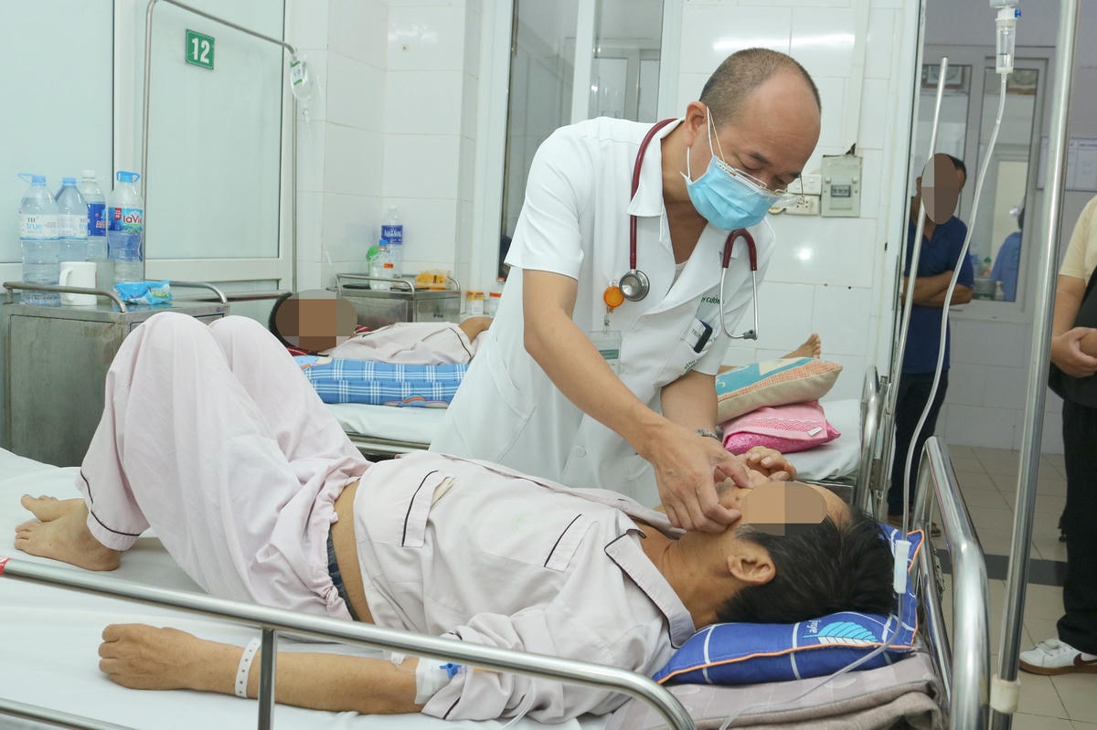 Bệnh nhân mắc viêm gan B điều trị tại Bệnh viện Bạch Mai. Ảnh: BVCC.