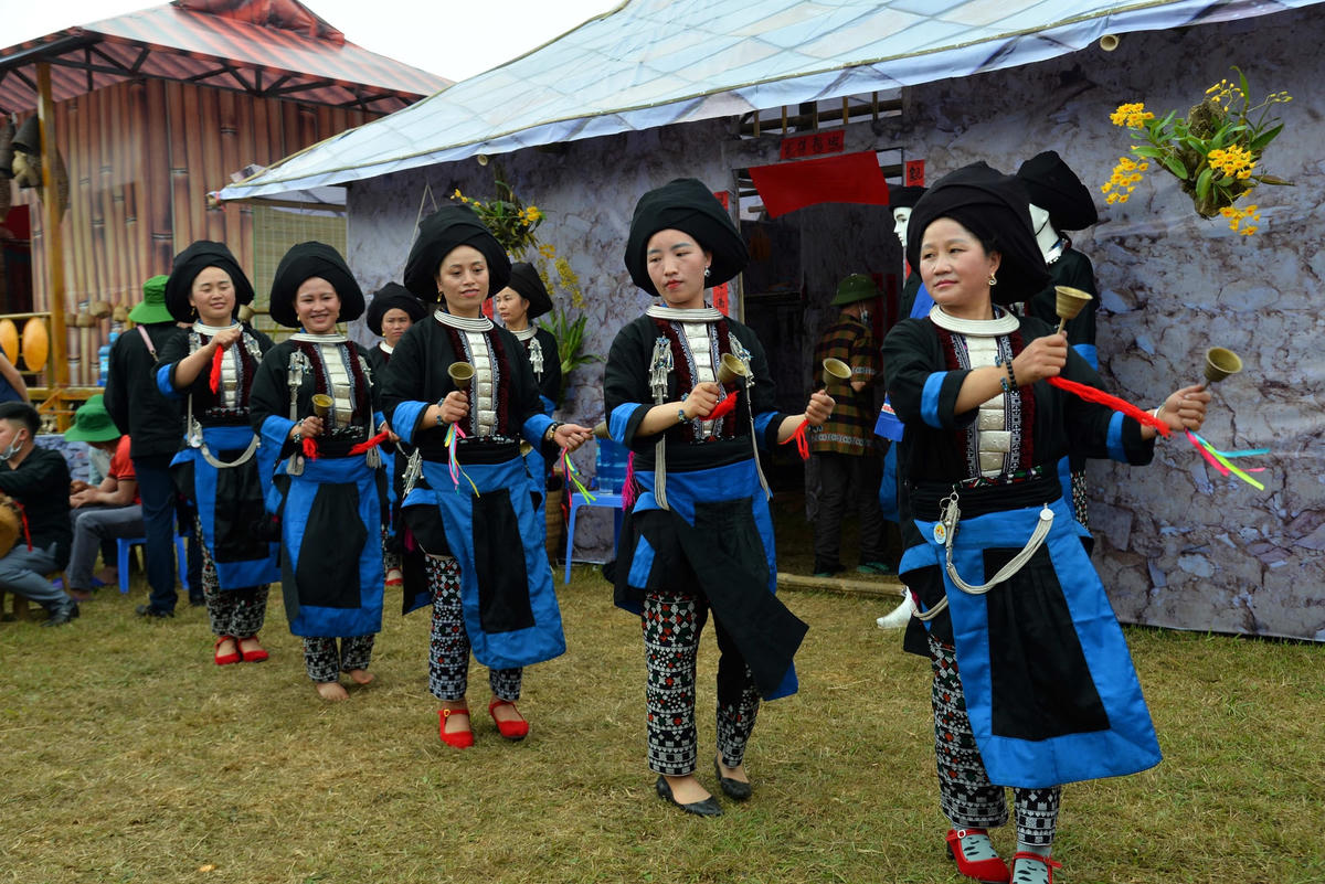 Nét đẹp phụ nữ Dao Khâu ở Sìn Hồ.