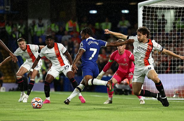 Raheem Sterling tỏa sáng là điều HLV Mauricio Pochettino mong đợi. Ảnh: Reuters.