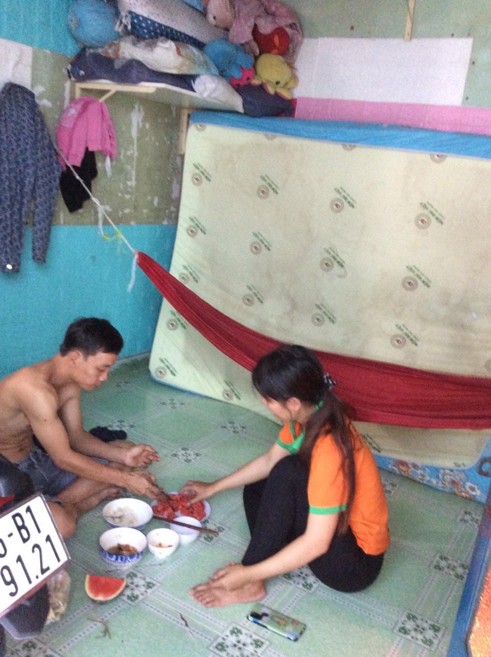 Nhiều gia đình lao động nhập cư chịu áp lực lớn về điều kiện làm việc, thu nhập, chi tiêu, nhà ở…