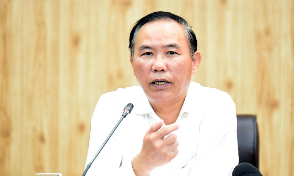 Ông Phùng Đức Tiến.
