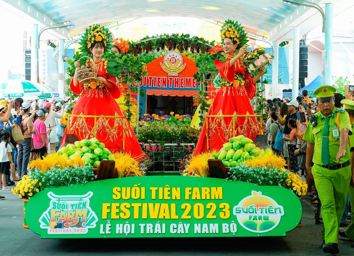 Hoạt động lễ hội trái cây được duy trì nhiều năm tại Khu Du lịch Văn hóa Suối Tiên, TP HCM vào các dịp nghỉ lễ lớn trong năm.