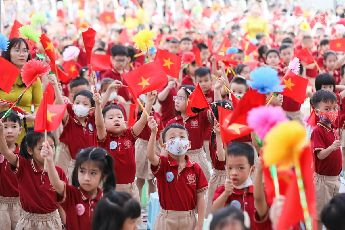 [ẢNH] Học sinh tại Hà Nội hân hoan đón khai giảng sau hơn 1 năm học trực tuyến