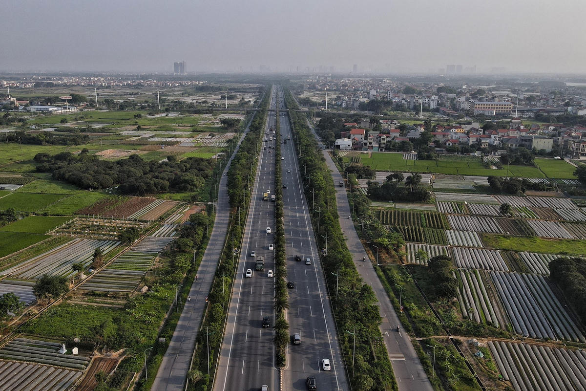Tuyến đường này tiếp nối từ đầu cầu Nhật Tân (phía huyện Đông Anh) đến sân bay quốc tế Nội Bài.