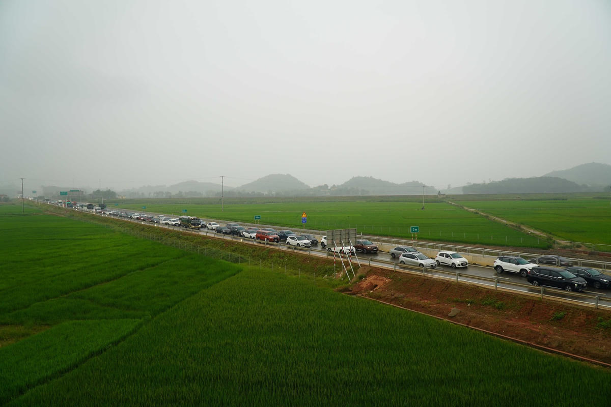 Lượng phương tiện lưu thông sau khi cao tốc Mai Sơn - QL 45 thông xe là rất lớn.