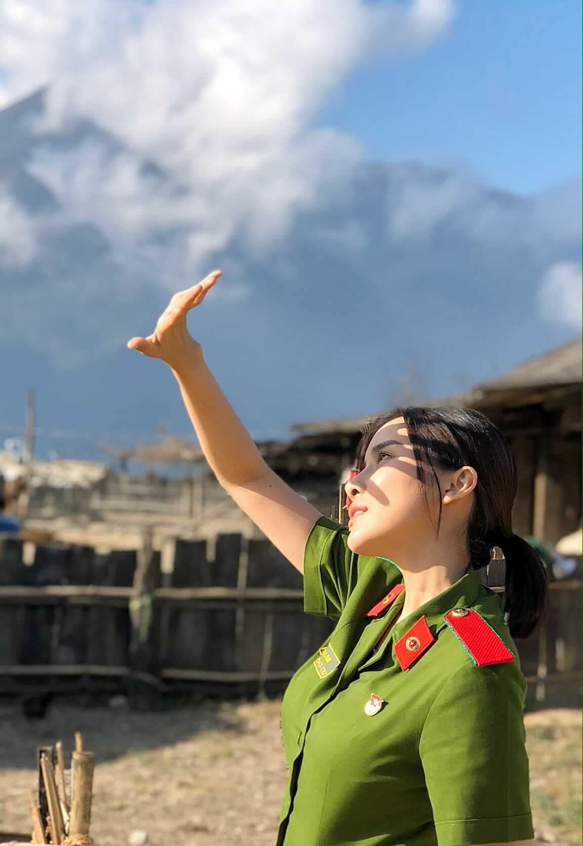 Thế nhưng trong một vài tình huống, nhân vật do Cao Thái Hà đảm nhận gây tranh cãi.