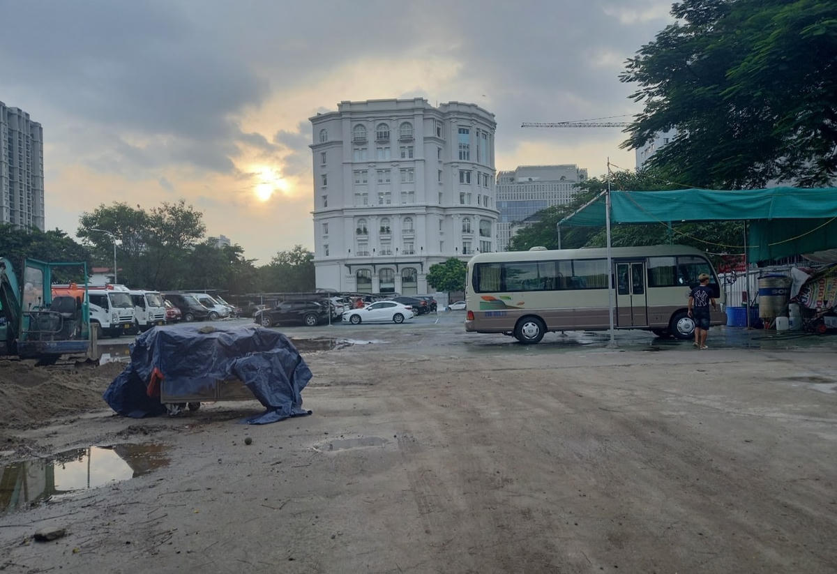 Hà Nội: Loạt bãi xe vi phạm trật tự đô thị, PCCC ở phường Dịch Vọng
