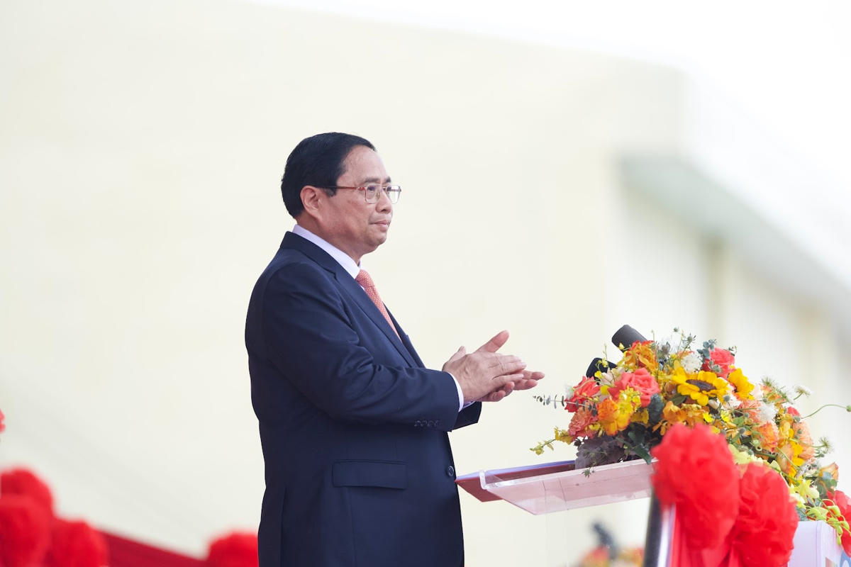 Hãy cùng nhau kề vai, sát cánh, tiếp tục lập nên những kỳ tích Hãy cùng nhau kề vai, sát cánh, tiếp tục lập nên những kỳ tích