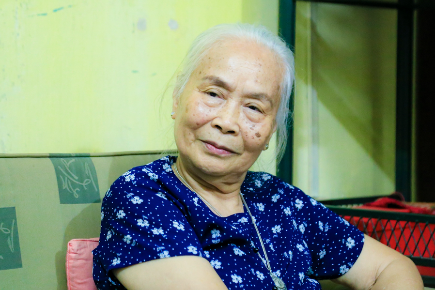 Bây giờ, NSƯT Ngọc Thoa cũng không cảm thấy cô đơn vì bà tìm được niềm vui trong cuộc sống.