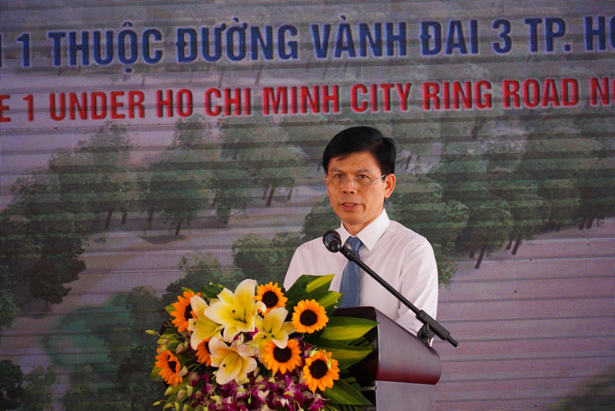 Thứ trưởng Bộ GTVT Lê Anh Tuấn phát biểu tại lễ khởi công dự án. Ảnh: Mạnh Thìn.