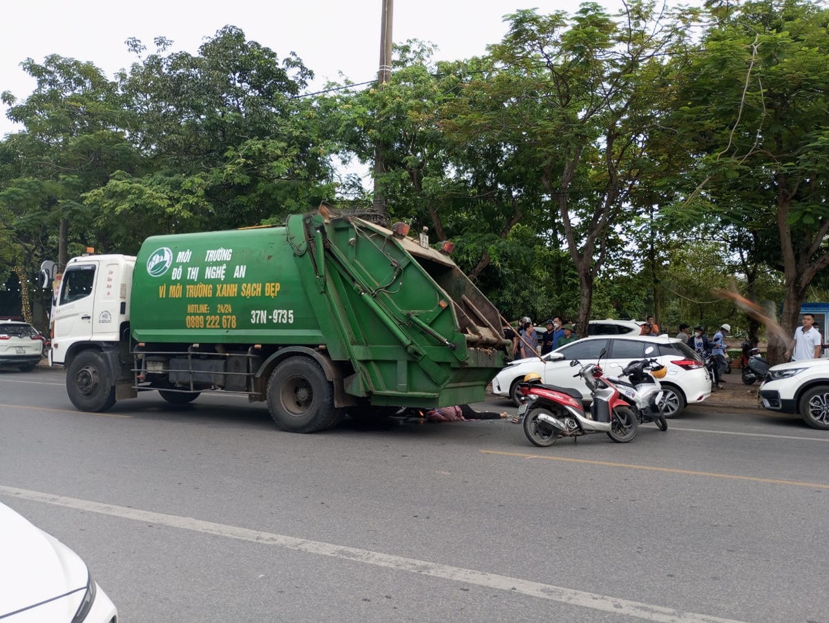 Vụ tai nạn đã khiến chị T. (đang mang bầu) tử vong ngay tại chỗ.