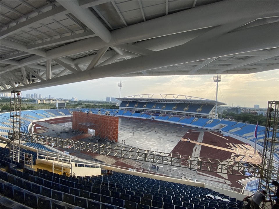 Các hạng mục chuẩn bị cho Lễ khai mạc SEA Games 31 đang được gấp rút hoàn thiện tại sân vận động Mỹ Đình.