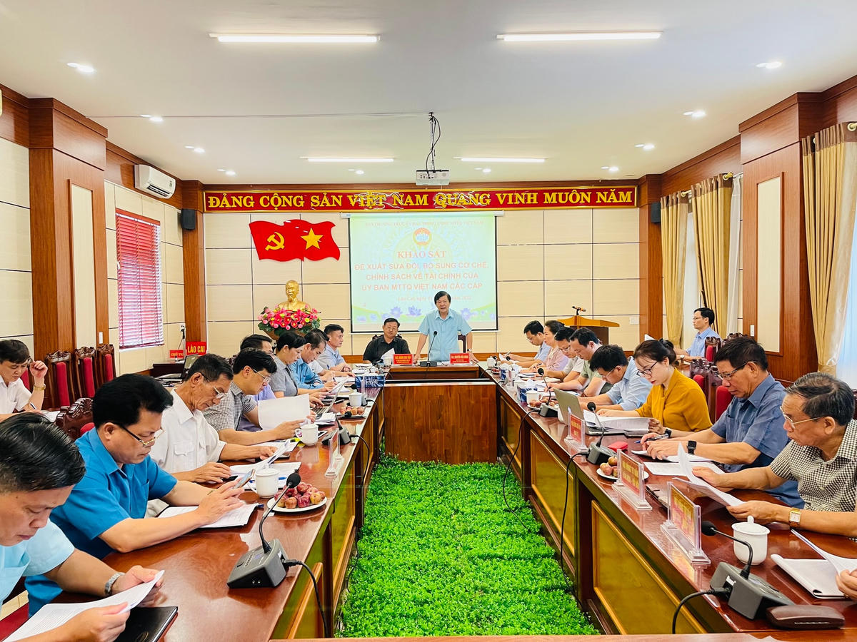 Quang cảnh cuộc làm việc.