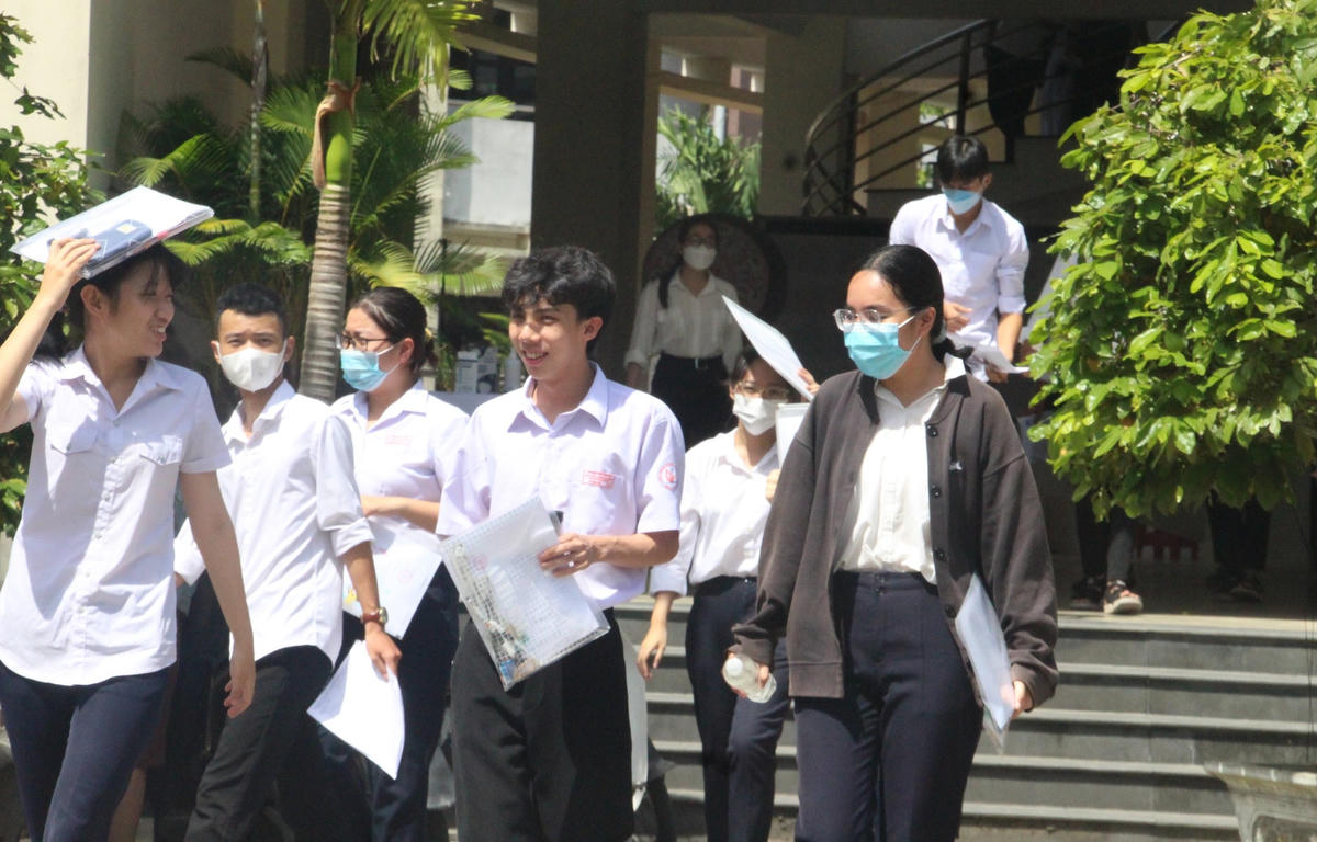 Nhiều TS đã hoàn thành xong bài thi môn Ngữ văn.