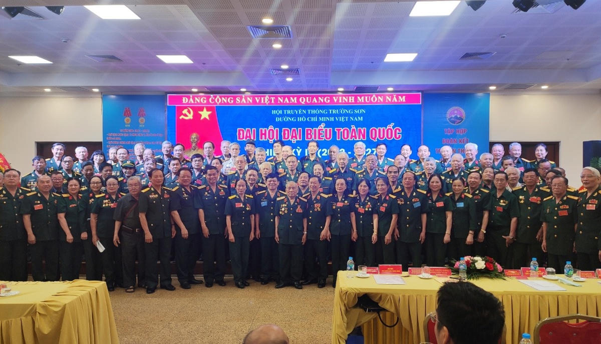 Ban Chấp hành Hội Trường Sơn Việt Nam nhiệm kỳ III ra mắt Đại hội.