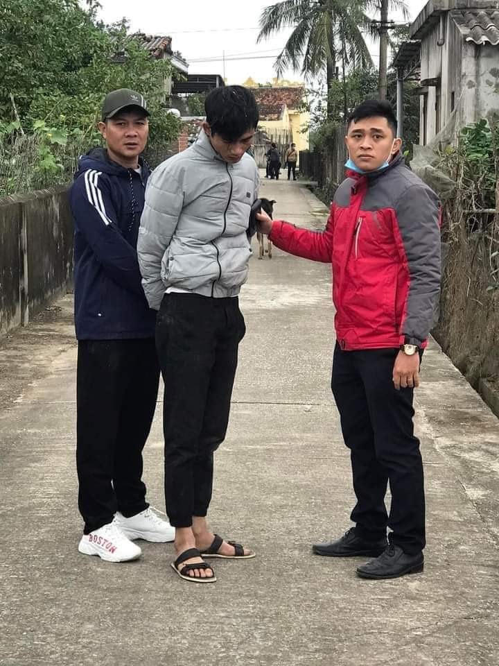 Đối tượng Nguyễn Huệ bị Công an bắt giữ.