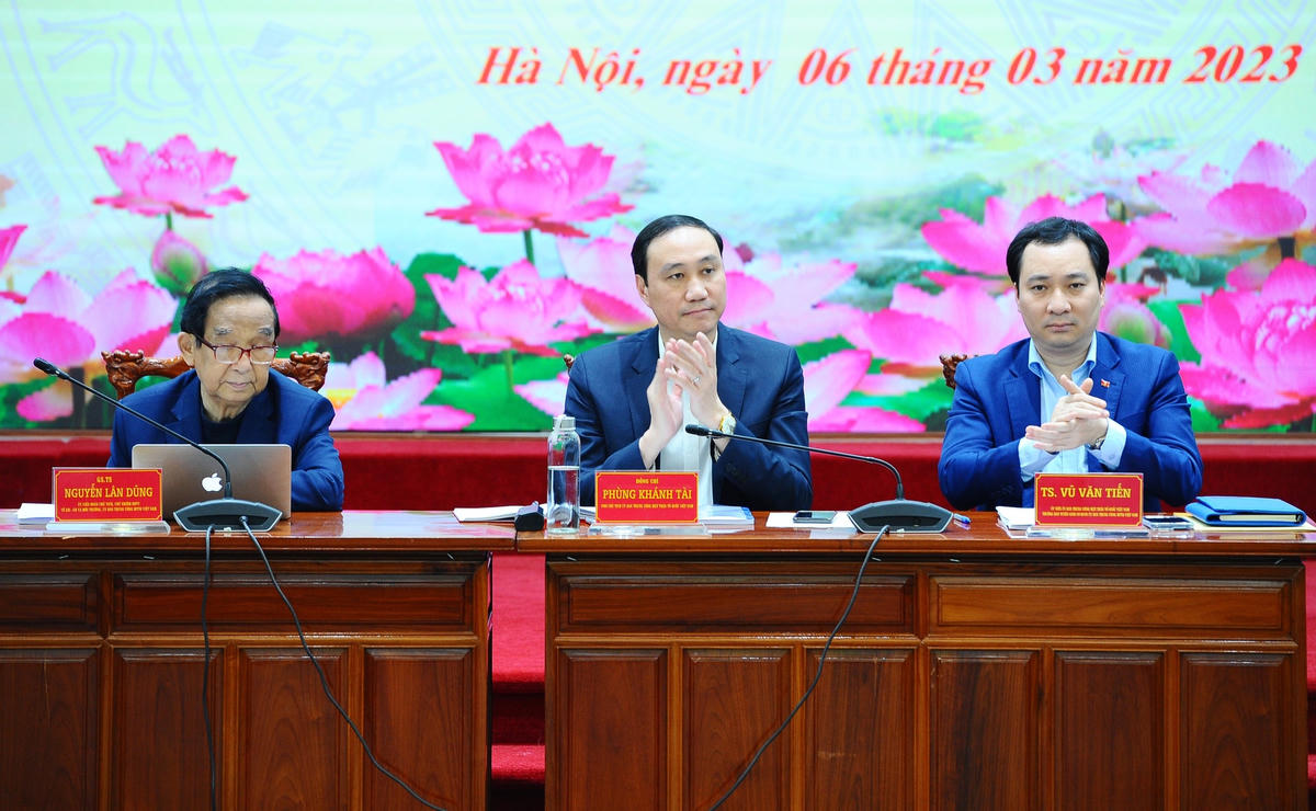 Chủ trì Hội nghị.