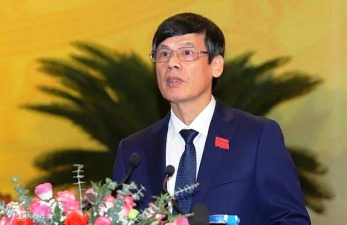 Ông Nguyễn Đình Xứng, nguyên Chủ tịch UBND tỉnh Thanh Hóa bị khởi tố và cấm di chuyển khỏi nơi cư trú.