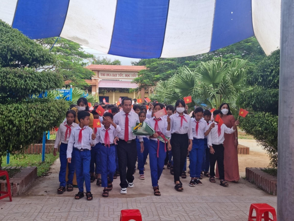 Trong năm học 2022-2023, toàn tỉnh Quảng Trị có 170.039 học sinh. Toàn tỉnh hiện có 14.066 cán bộ quản lý, giáo viên, nhân viên.