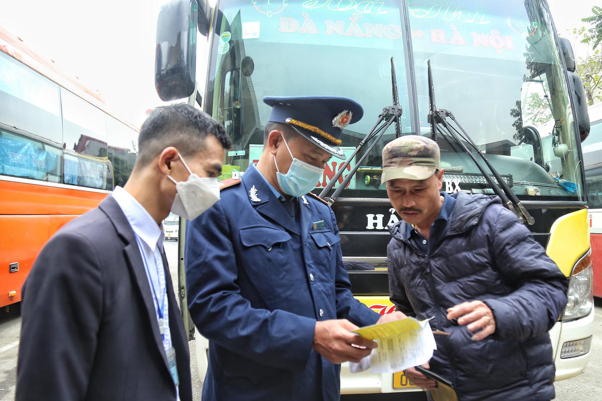 Đây là kế hoạch Đảm bảo trật tự an toàn giao thông, trật tự đô thị; phân luồng hạn chế ùn tắc giao thông; kiểm tra, xử lý, giải tỏa các vi phạm trong hoạt động kinh doanh vận tải phục vụ Tết Dương lịch, Tết Nguyên đán, Lễ hội Xuân Quý Mão năm 2023 trên địa bàn thành phố Hà Nội.