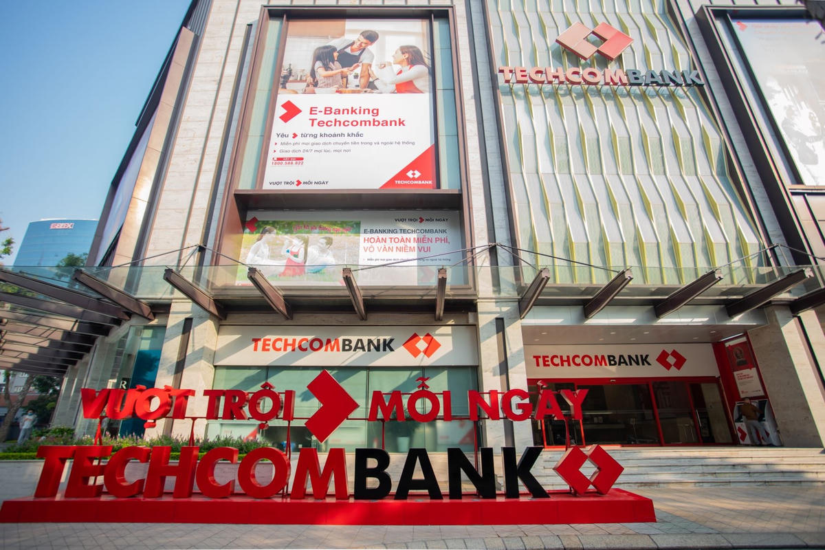 Techcombank báo lãi hơn 14 nghìn tỷ đồng trong nửa đầu năm