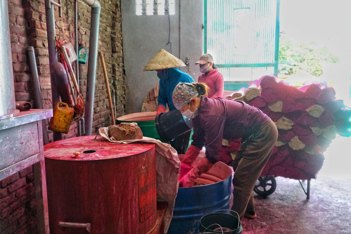 Có thể thấy rằng, để làm ra một tăm hương cũng không dễ dàng bởi người thợ phải rất tỉ mỉ, kiên nhẫn.
