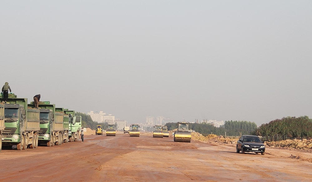 Bắc Giang tiếp tục tập trung mở rộng một số tuyến đường kết nối giữa cảng và đường bộ. Ảnh: BGP.