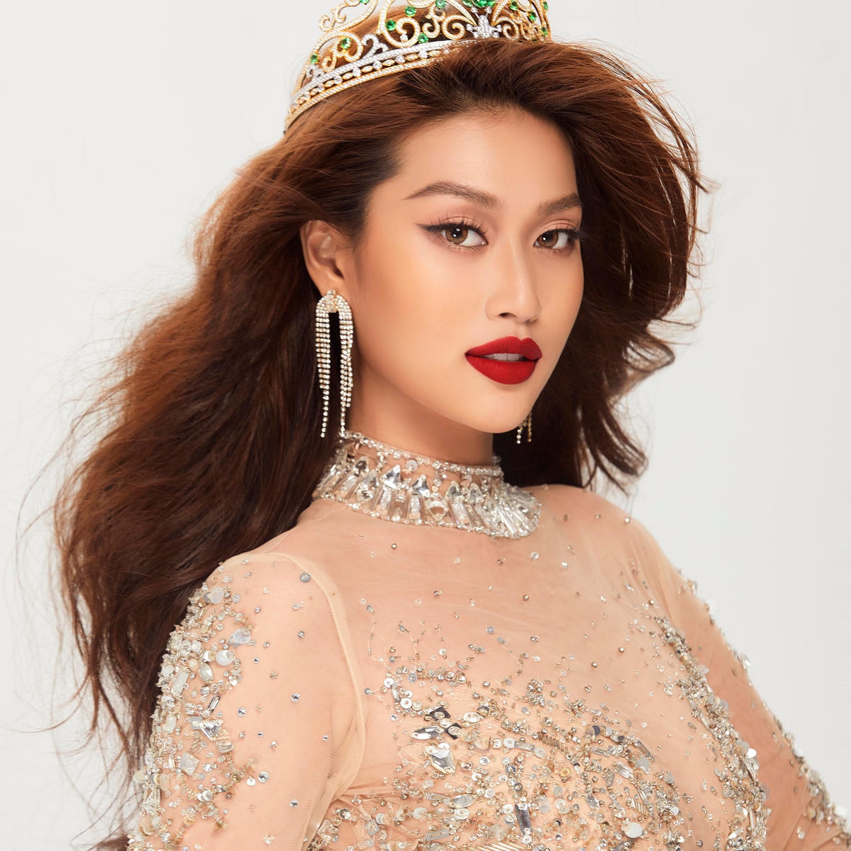 Dù không có nhiều thời gian chuẩn bị nhưng đại diện Việt Nam giữ vững phong độ và tỏa sáng ở các phần thi. 