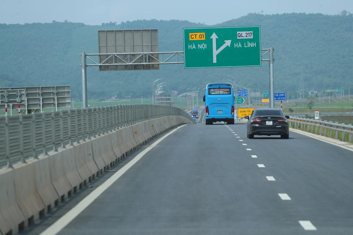 Nhiều tuyến cao tốc chưa bảo đảm các tiêu chuẩn an toàn đường cao tốc ngay từ khi xây dựng, đưa vào khai thác, sử dụng.