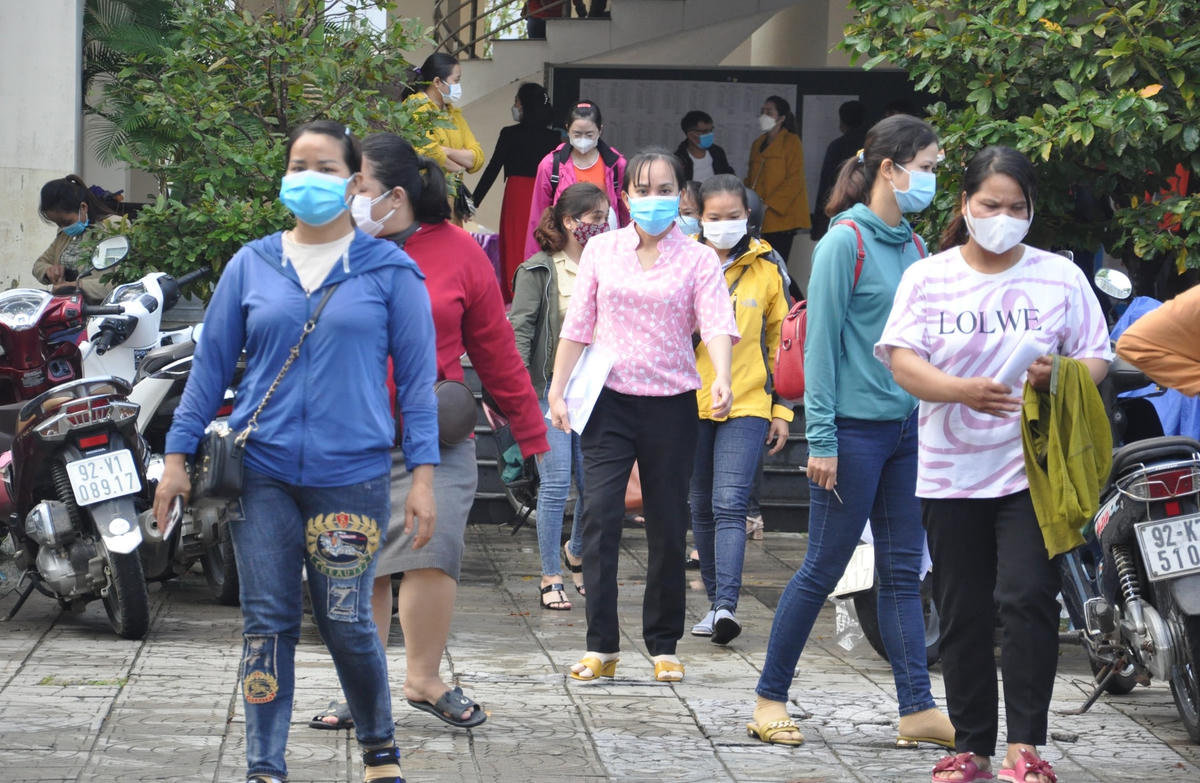 Thí sinh tham dự tuyển dụng viên chức ngành giáo dục năm 2021.