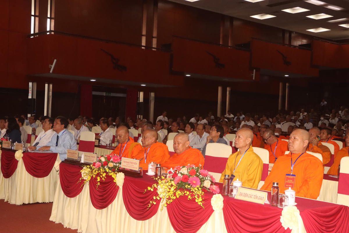 Đại biểu là sư sãi tham dự Đại hội.