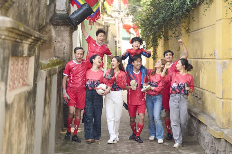 "Gia đình mình vui bất thình lình" quy tụ dàn diễn viên thực lực. Ảnh: NSX. 