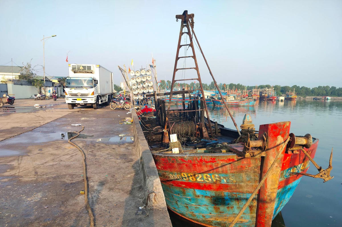 Cảng cá cửa Gianh.